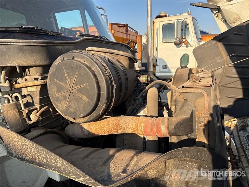 International 4300 Самосвал