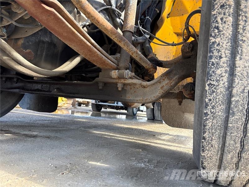 International 4300 Samochody ciężarowe ze skrzynią zamkniętą
