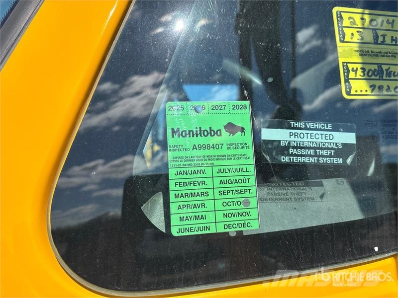 International 4300 Samochody ciężarowe ze skrzynią zamkniętą