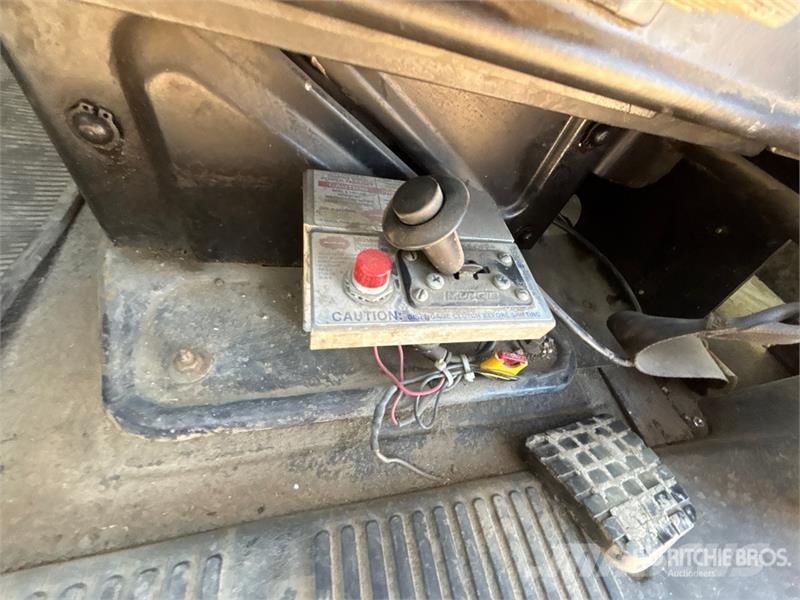 International 4300 Kamioni sa kranom