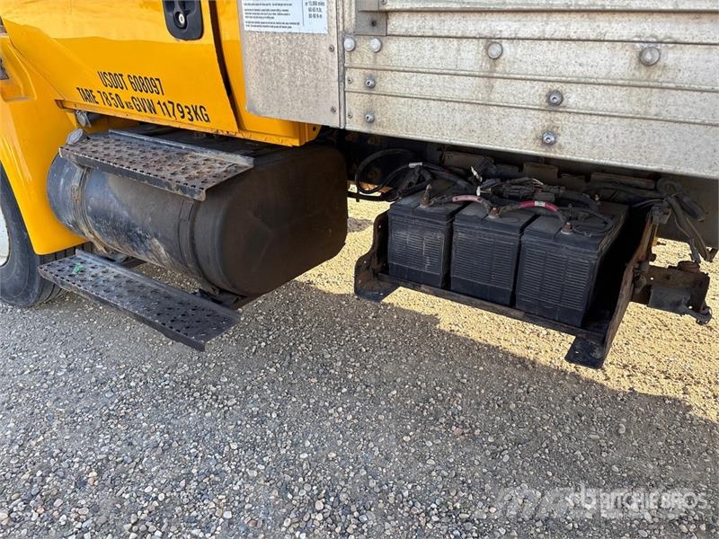 International 4300 Kofferaufbau