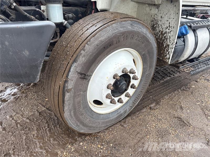 International 4300 Kabine i unutrašnjost