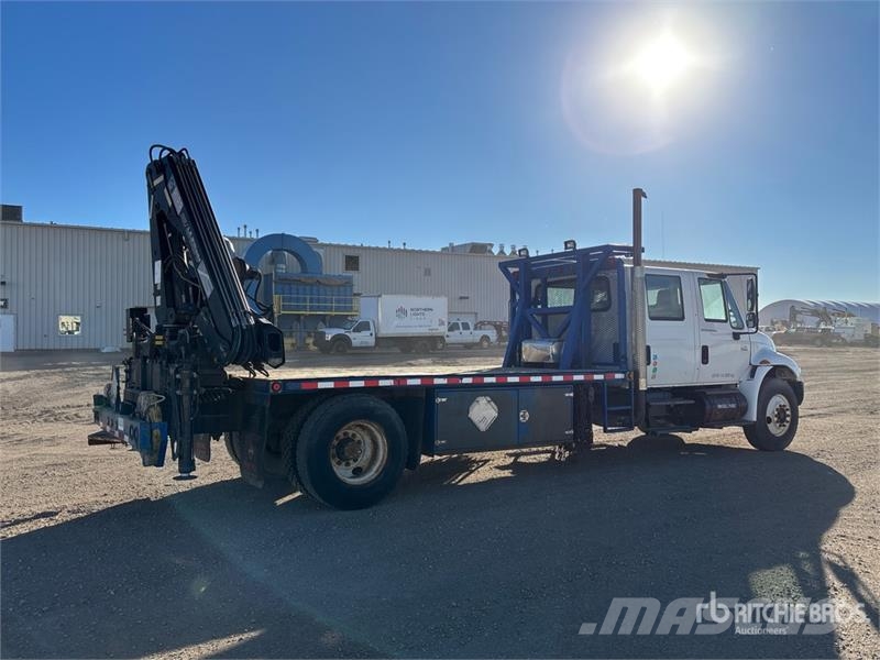 International 4300 Kamioni sa kranom