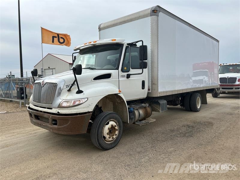 International 4300 Furgons