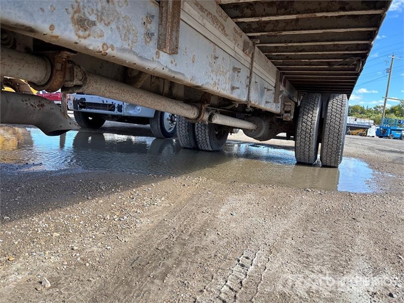 International 4300 Samochody ciężarowe ze skrzynią zamkniętą