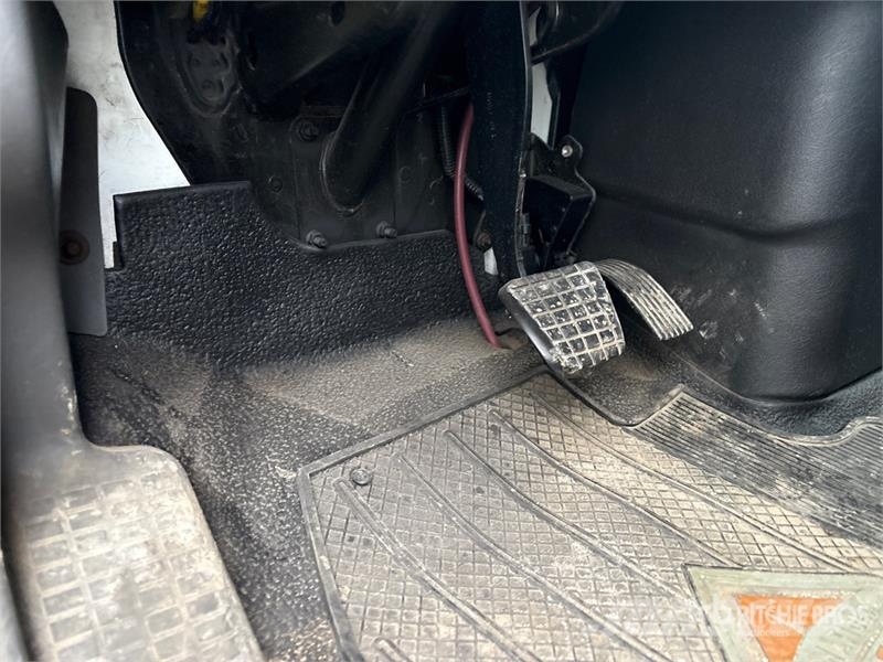 International 4300 Kabine i unutrašnjost