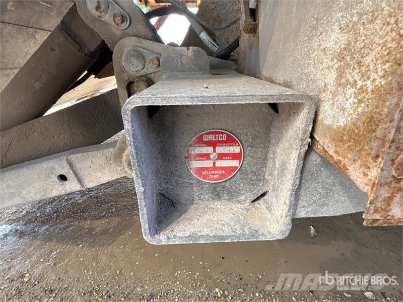 International 4300 Samochody ciężarowe ze skrzynią zamkniętą