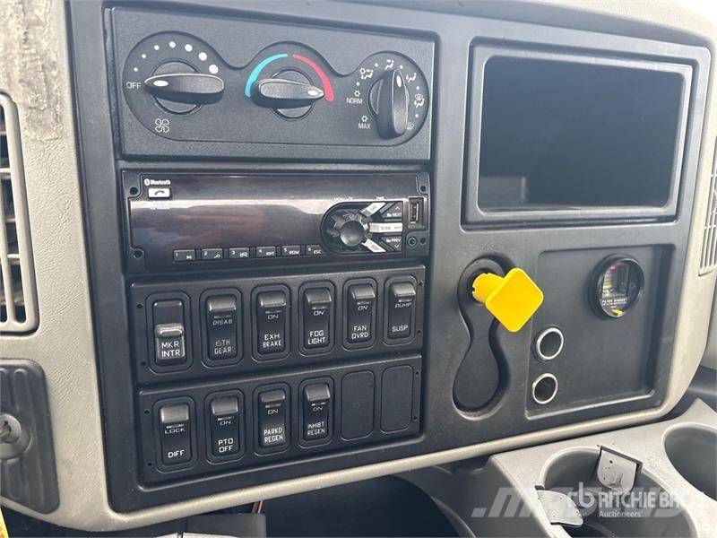 International 4300 Kabine i unutrašnjost