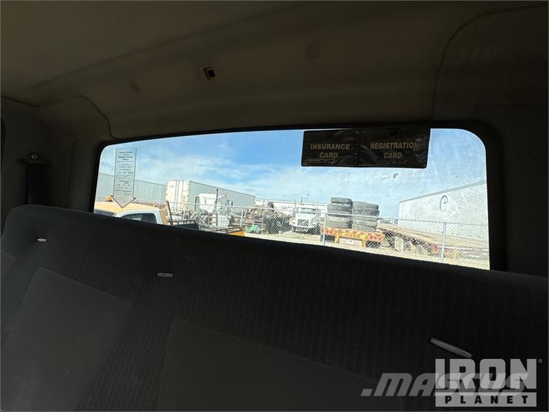 International 4300 Cabinas e interior