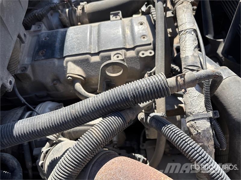 International 4300 Samochody ciężarowe ze skrzynią zamkniętą