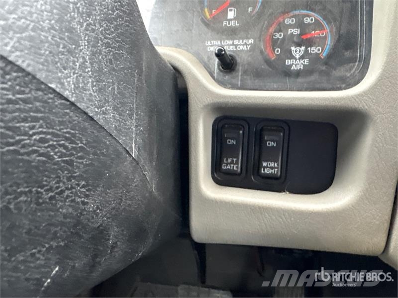 International 4300 Kabine i unutrašnjost