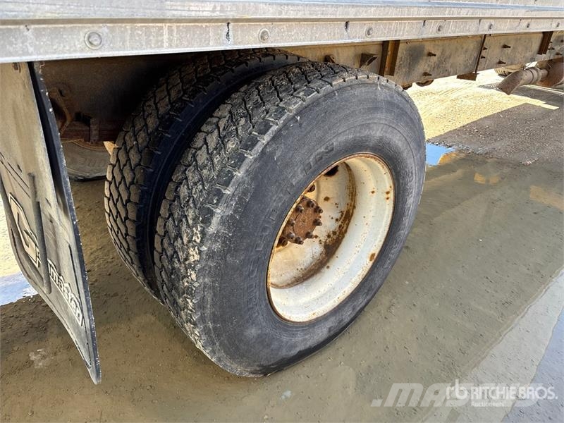 International 4300 Samochody ciężarowe ze skrzynią zamkniętą