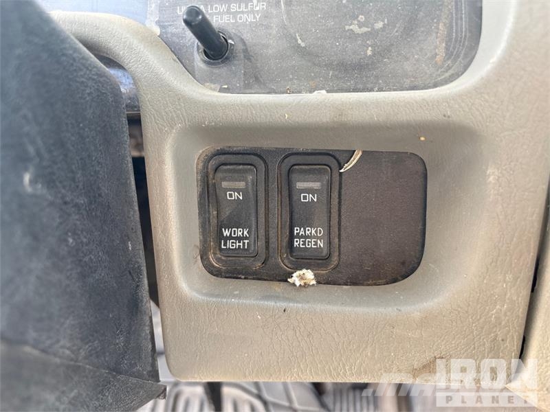 International 4300 Cabinas e interior