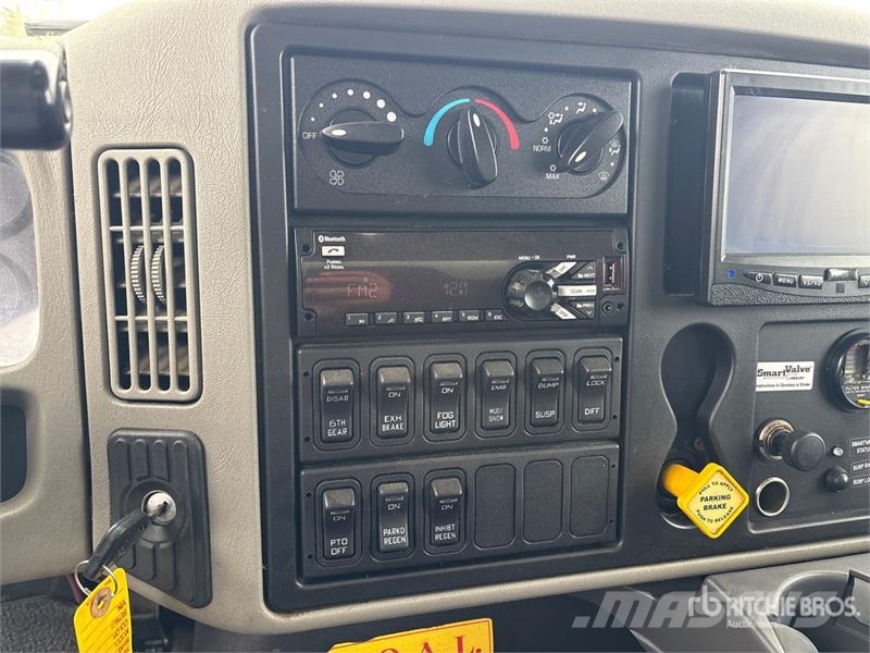 International 4300 Camion a temperatura controllata