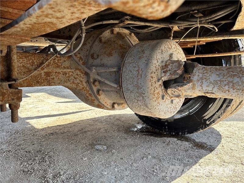 International 4300 Samochody ciężarowe ze skrzynią zamkniętą