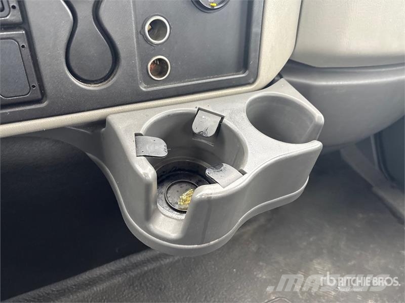 International 4300 Kabine i unutrašnjost