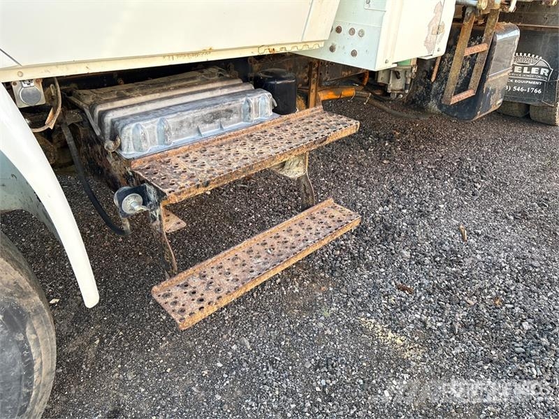 International 4300 شاحنات قلابة