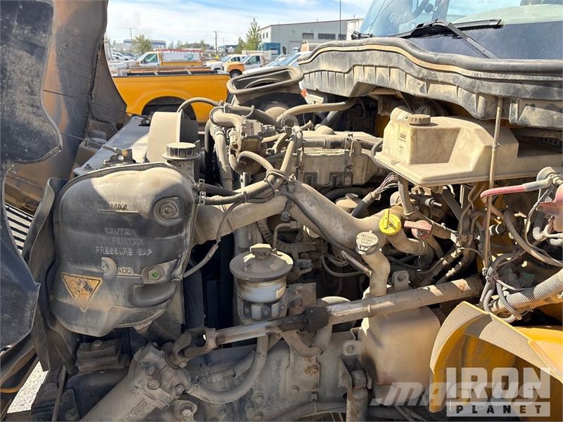 International 4300 Cabinas e interior