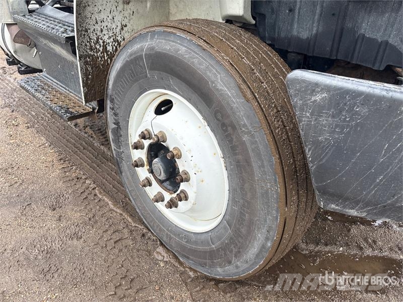 International 4300 Kabine i unutrašnjost