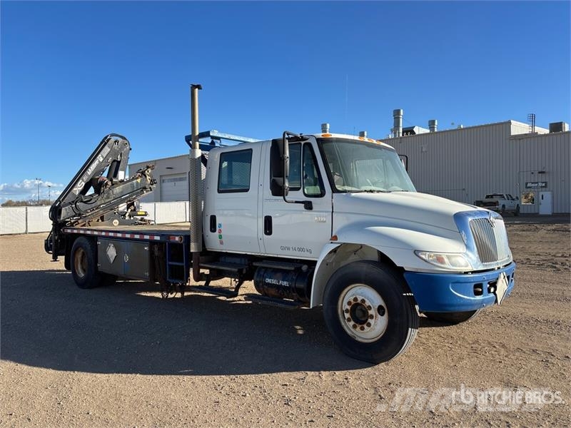 International 4300 Kamioni sa kranom