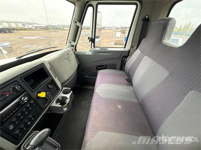 International 4300 Kabine i unutrašnjost