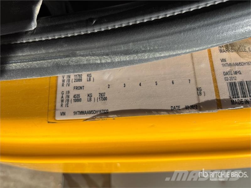 International 4300 Samochody ciężarowe ze skrzynią zamkniętą