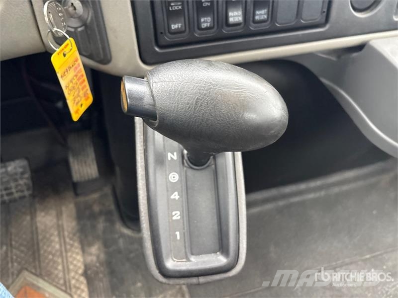 International 4300 Kabine i unutrašnjost