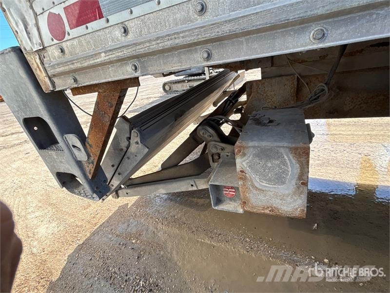 International 4300 Samochody ciężarowe ze skrzynią zamkniętą