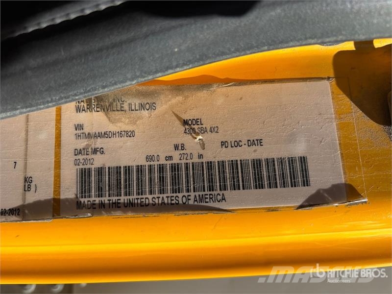 International 4300 Samochody ciężarowe ze skrzynią zamkniętą
