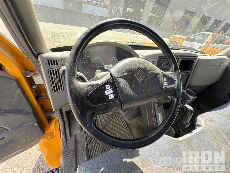 International 4300 Cabinas e interior