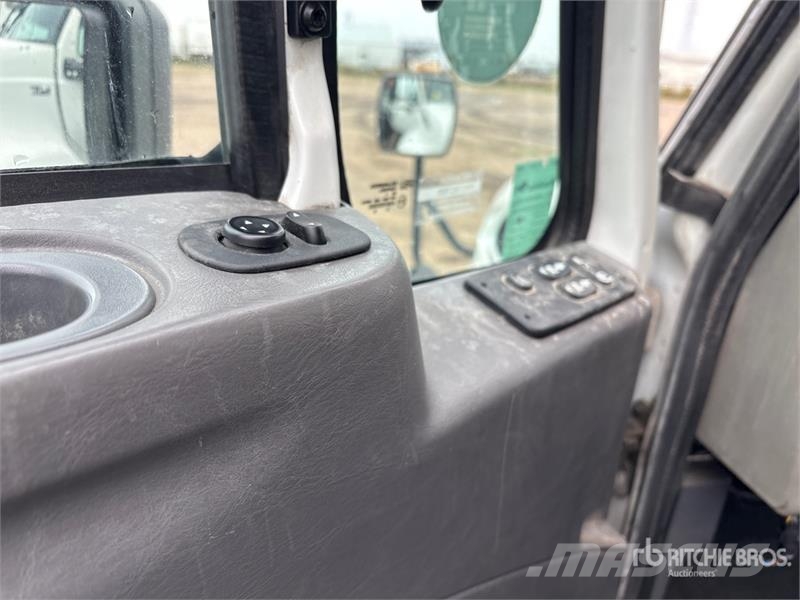 International 4300 Camion a temperatura controllata