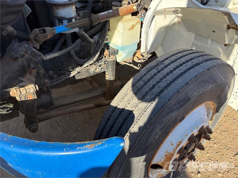 International 4300 Kamioni sa kranom