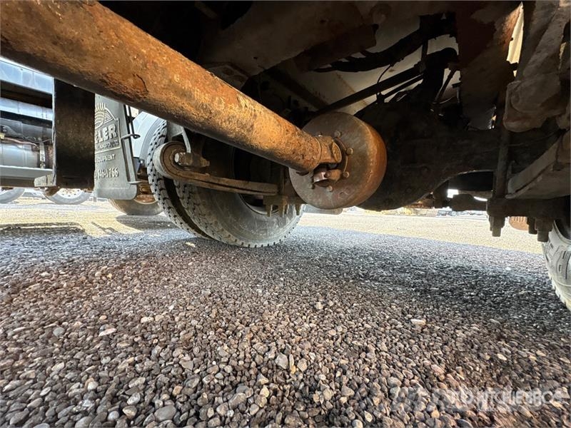 International 4300 شاحنات قلابة