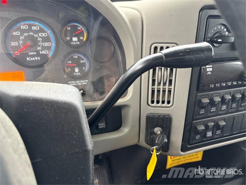 International 4300 Camion a temperatura controllata