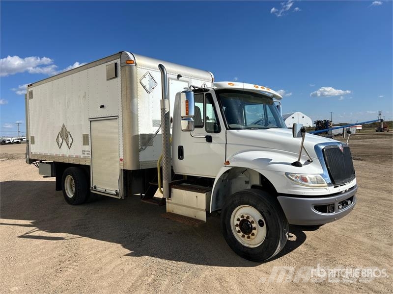 International 4300 SBA Dobozos teherautók