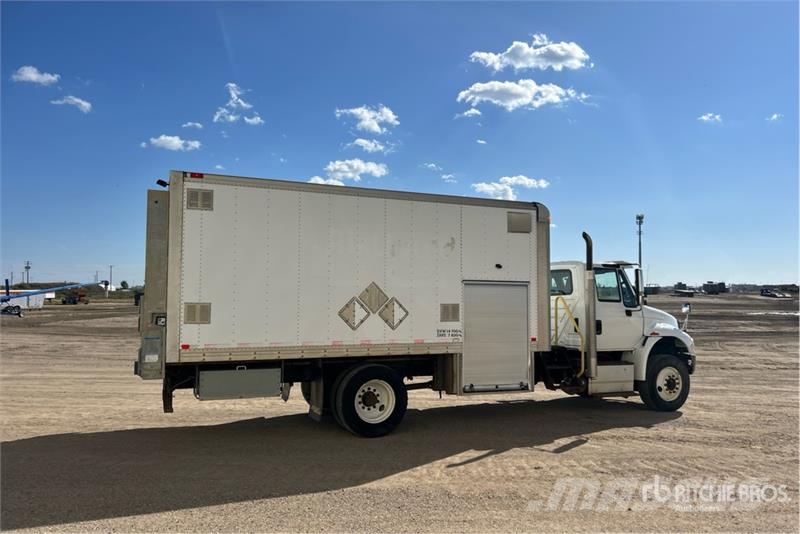 International 4300 SBA Dobozos teherautók