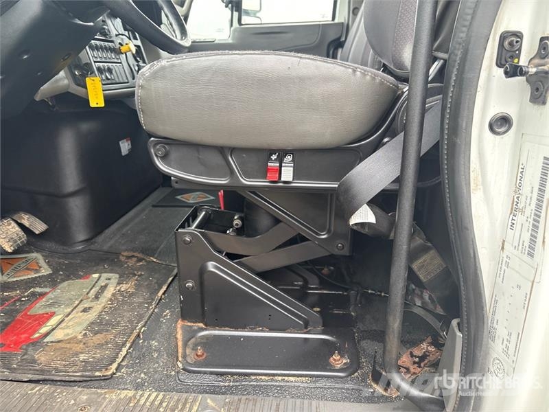 International 4300 SBA Camion a temperatura controllata