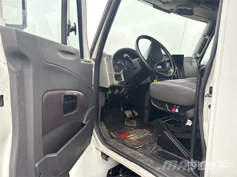 International 4300 SBA Camion a temperatura controllata