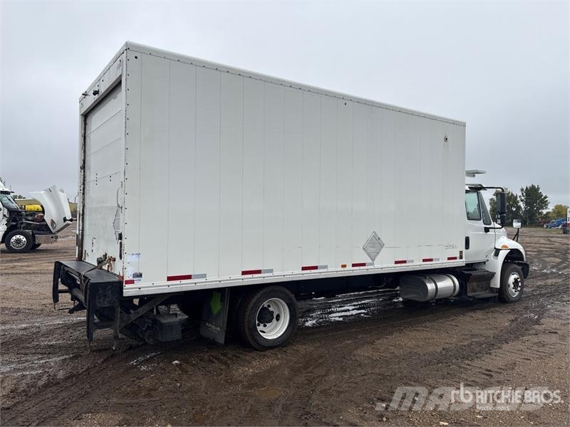International 4300 SBA Camion a temperatura controllata