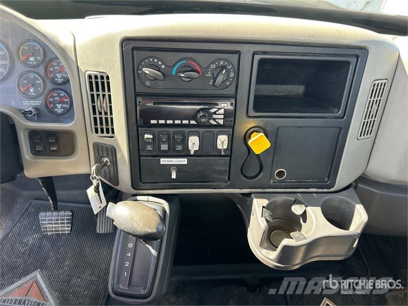 International 4300 SBA Dobozos teherautók