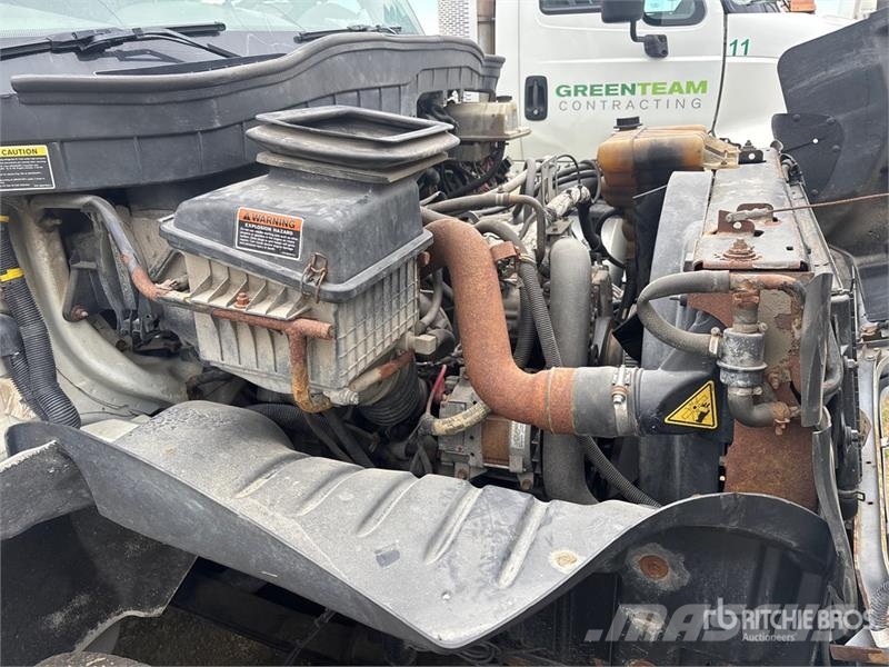 International 4300 SBA Box trucks