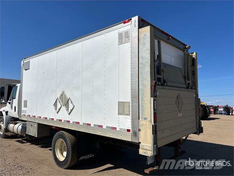 International 4300 SBA Dobozos teherautók