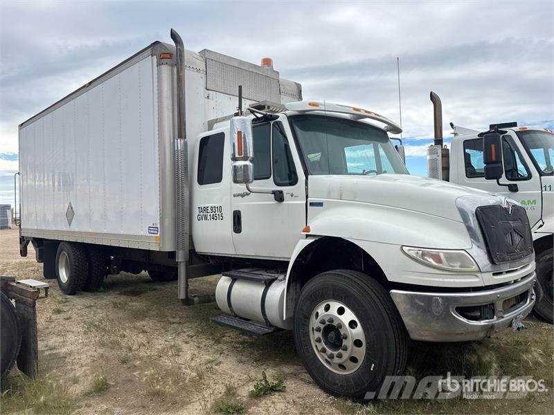 International 4300 SBA Box trucks