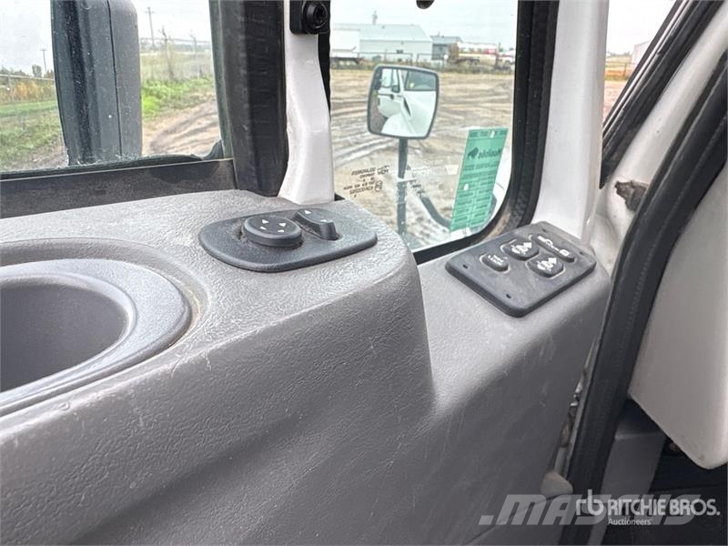 International 4300 SBA Camion a temperatura controllata