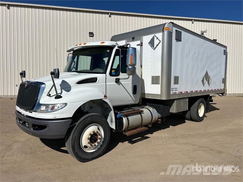 International 4300 SBA Dobozos teherautók