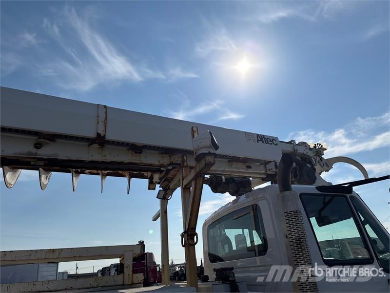 International 4400 Mobiele Boorinstallatie