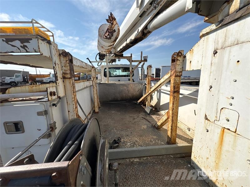 International 4400 Mobiele Boorinstallatie