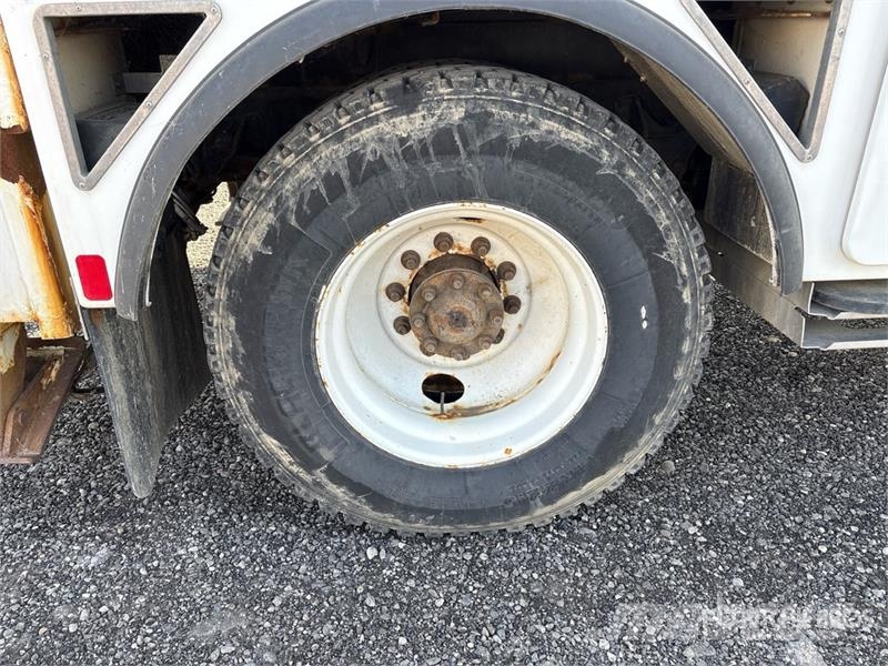 International 4400 Mobiele Boorinstallatie