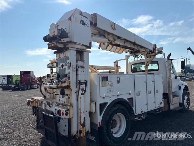International 4400 Mobiele Boorinstallatie