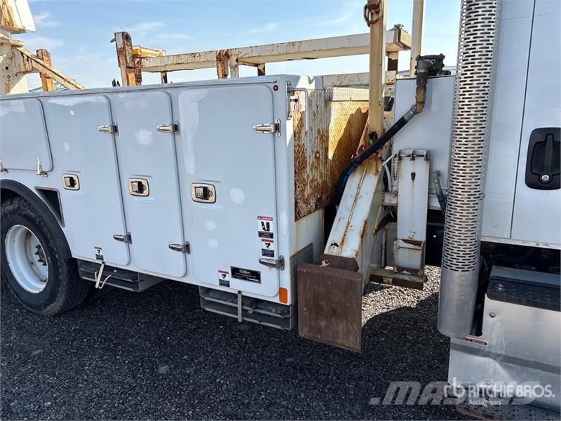 International 4400 Mobiele Boorinstallatie